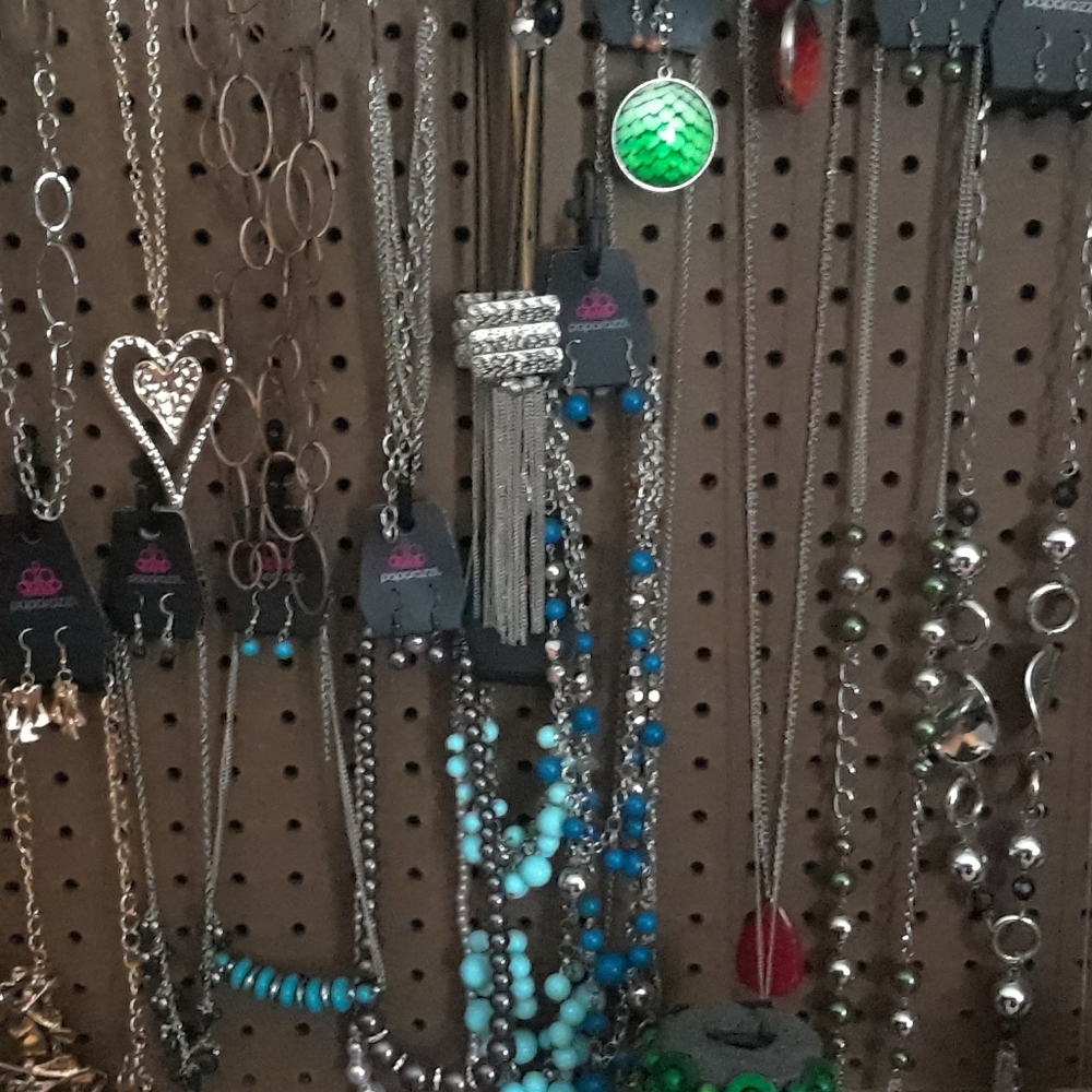 Jewelry - Picture 7 of 8